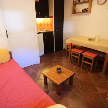 Apartment Roche Blanche - A Proximite Des Commerces Pour 2 Personnes Mae-7808